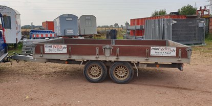Anhänger - Anhängerskategorie: Baumaschinentransportanhänger - Sehnde - Anhänger  2,5 to  4 x 2,25 m Pritsche Leergewicht 500kg 