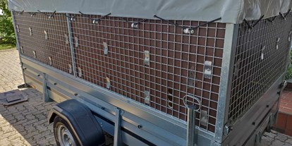 Anhänger - Ladehöhe: < 500 mm - Karlsbad - geschlossener Kasten mit Plane bis 1300kg zul. Gesamtgewicht