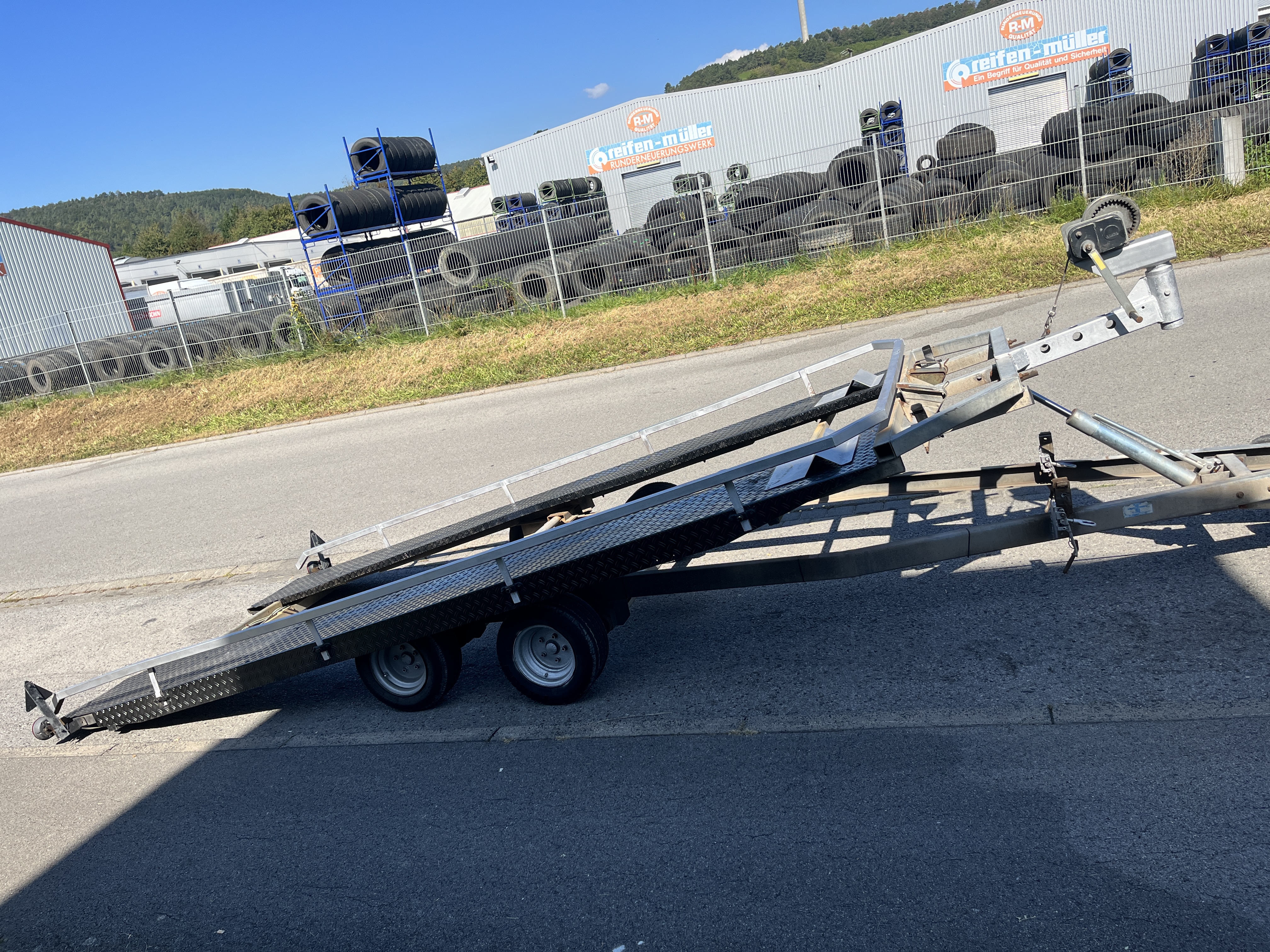 PKW-Anhänger - Autoanhänger Trailer 2,7t zGG hydraulisch kippbar