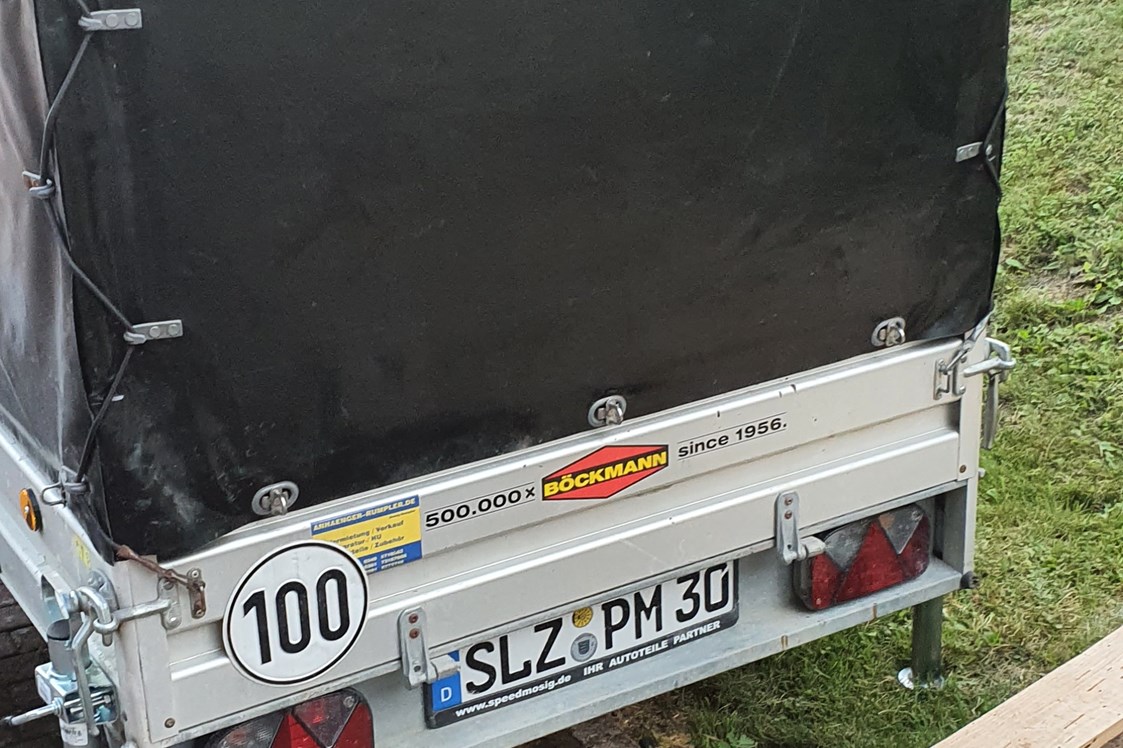 PKW-Anhänger: Böckmann 1350kg mit Hochplane und 100km/H inkl. Spanngurte