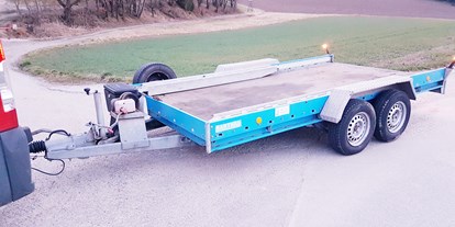 Anhänger - Ladehöhe: < 500 mm - Bayern - KFZ Auto PKW Anhänger groß Plattform 4 x 2 m Auffahrrampen Abschleppdienst Überführung