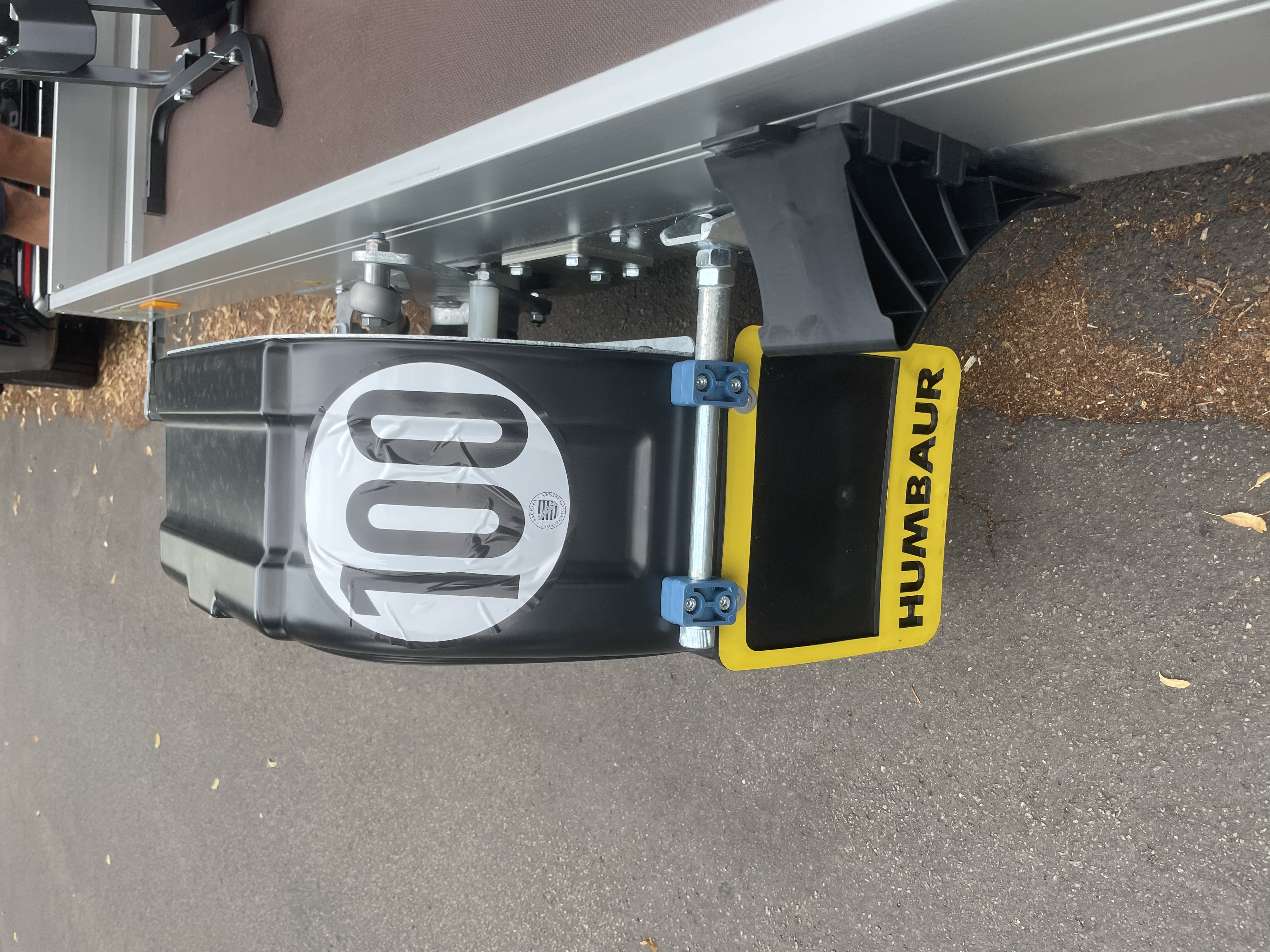 PKW-Anhänger: Hydraulisch absenkbarer (Motorrad)Anhänger